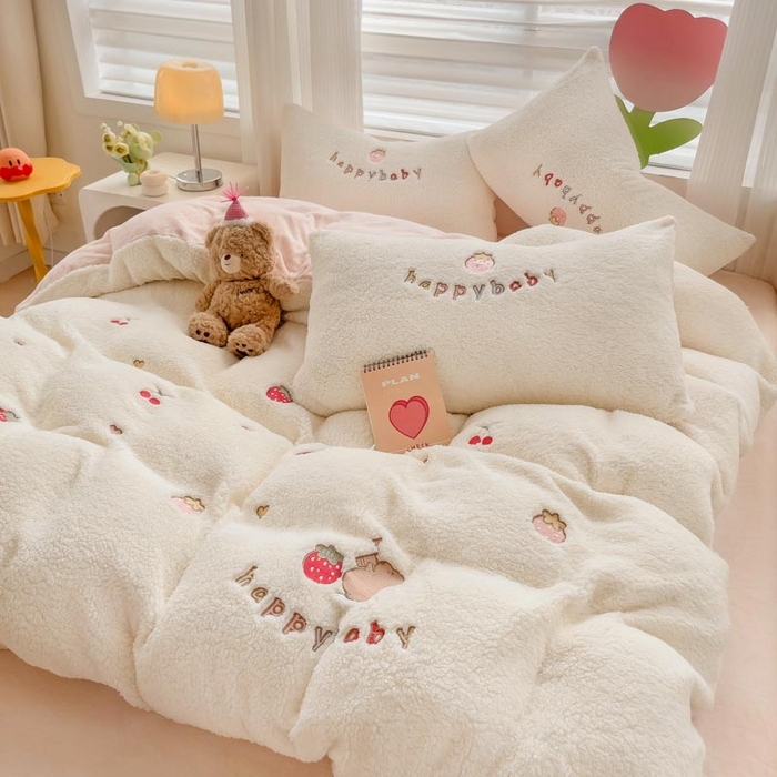 91家纺网 家纺一手货源 找家纺 （总）亲亲公主 2025新款羊羔绒绣花保暖四件套-草莓熊