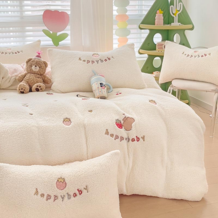 91家纺网 家纺一手货源 找家纺 （总）亲亲公主 2025新款羊羔绒绣花保暖四件套-草莓熊