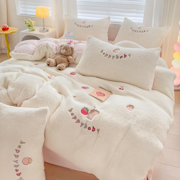 91家纺网 家纺一手货源 找家纺 （总）亲亲公主 2025新款羊羔绒绣花保暖四件套-草莓熊