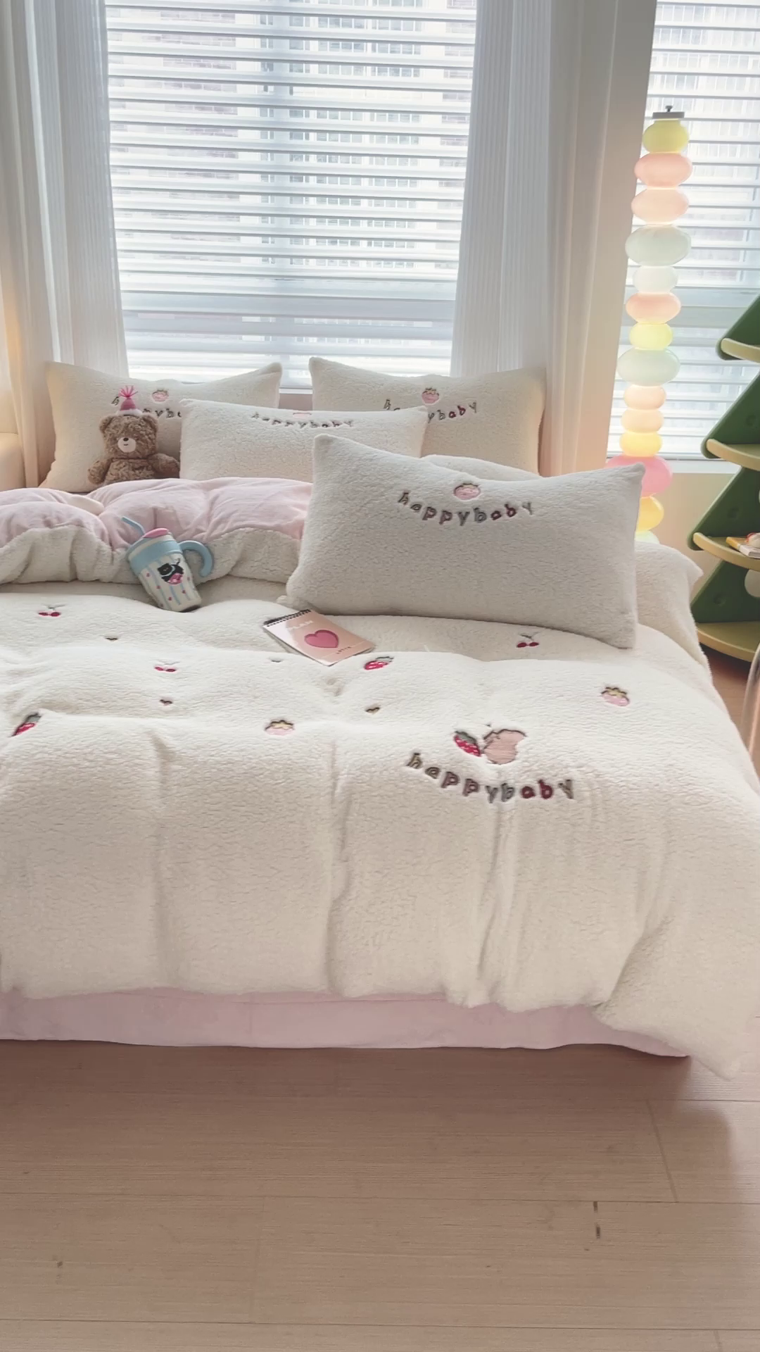 91家纺网 家纺一手货源 找家纺 （总）亲亲公主 2025新款羊羔绒绣花保暖四件套-草莓熊