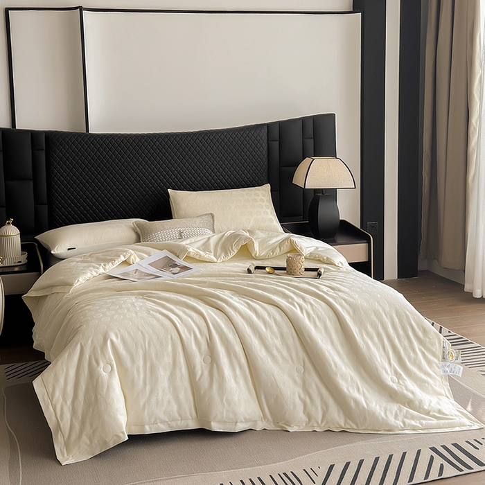 91家纺网 家纺一手货源 找家纺 娇逸家居 2025新款60支全棉纯棉提花水洗棉春秋被被子被芯 可配同系列枕套床单 浮光白