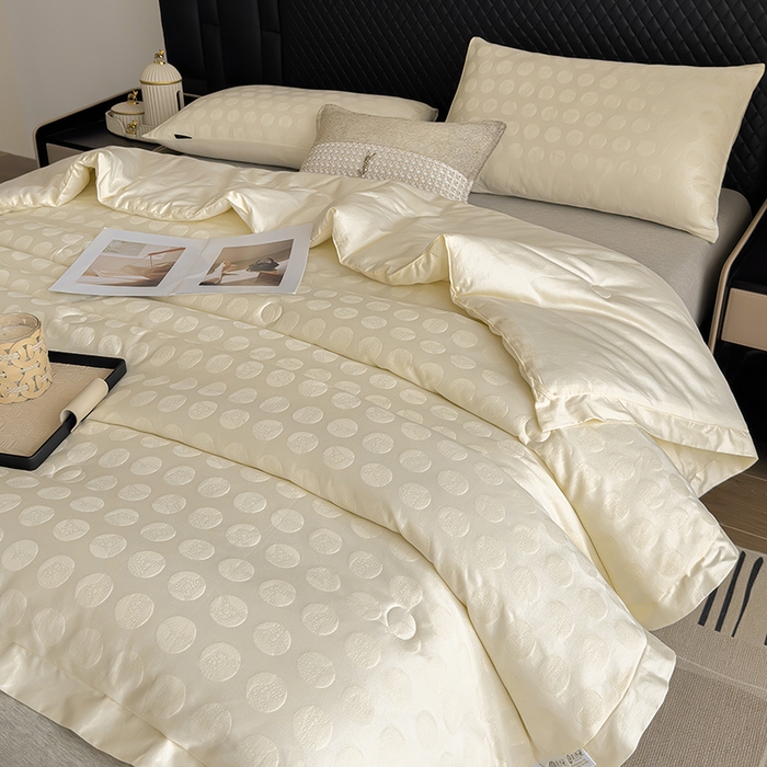 91家纺网 家纺一手货源 找家纺 娇逸家居 2025新款60支全棉纯棉提花水洗棉春秋被被子被芯 可配同系列枕套床单 浮光白