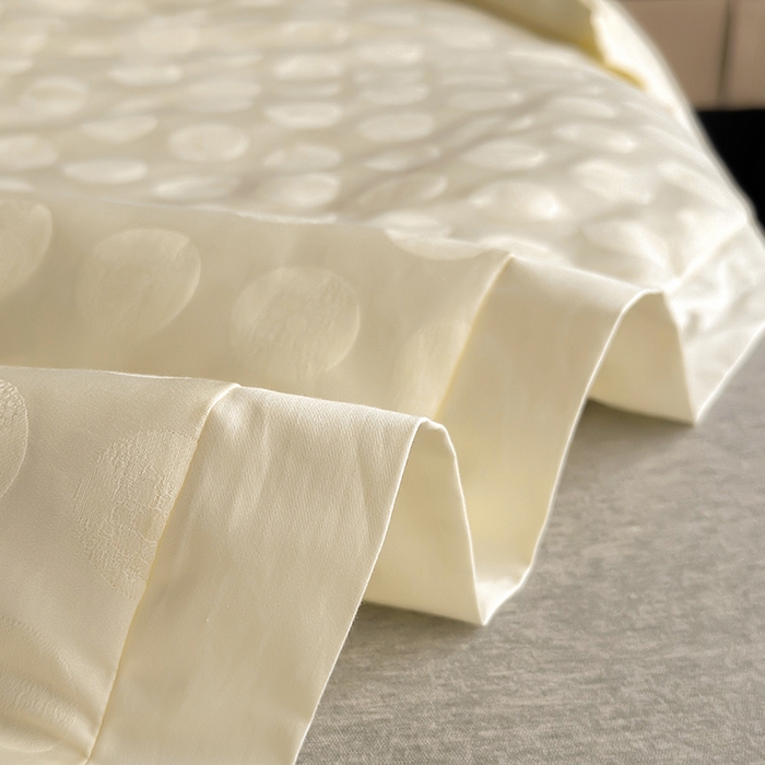 91家纺网 家纺一手货源 找家纺 娇逸家居 2025新款60支全棉纯棉提花水洗棉春秋被被子被芯 可配同系列枕套床单 浮光白