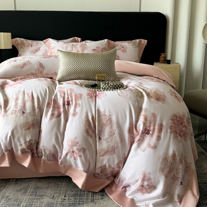 91家纺网 家纺一手货源 找家纺 娇逸家居 2025新款铂金天丝棉磨毛数码印花系列四件套 幽若-粉