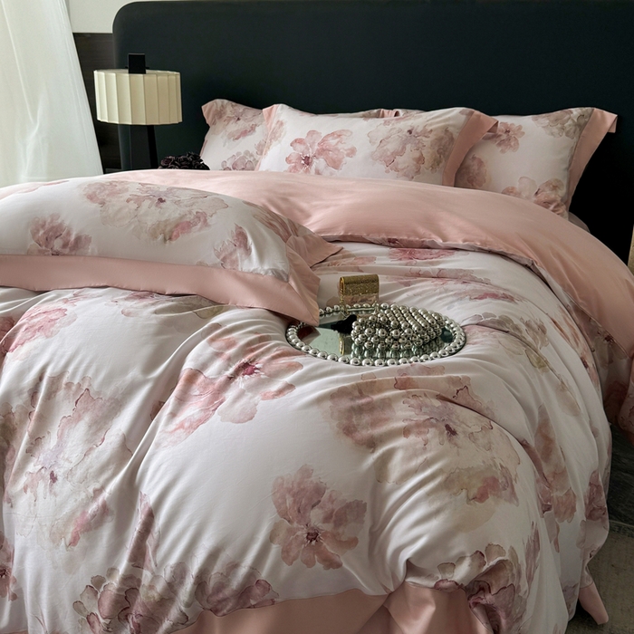 91家纺网 家纺一手货源 找家纺 娇逸家居 2025新款铂金天丝棉磨毛数码印花系列四件套 幽若-粉