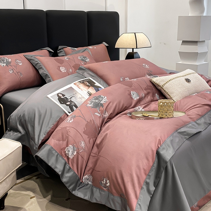 91家纺网 家纺一手货源 找家纺 娇逸家居 2025新款100支新疆长绒棉纯棉数码印花全棉四件套（专版花型） 允棠红