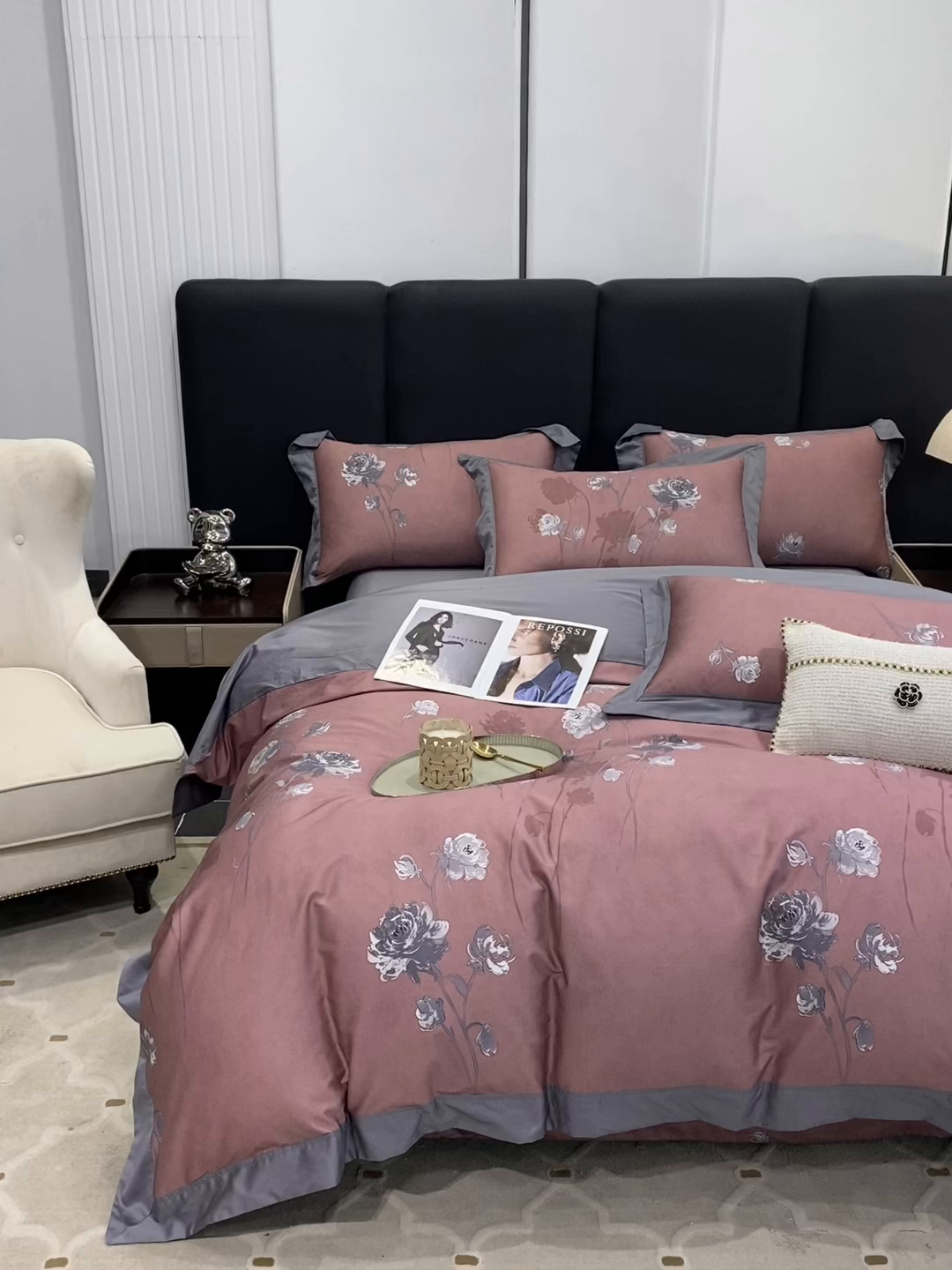 91家纺网 家纺一手货源 找家纺 娇逸家居 2025新款100支新疆长绒棉纯棉数码印花全棉四件套（专版花型） 允棠红