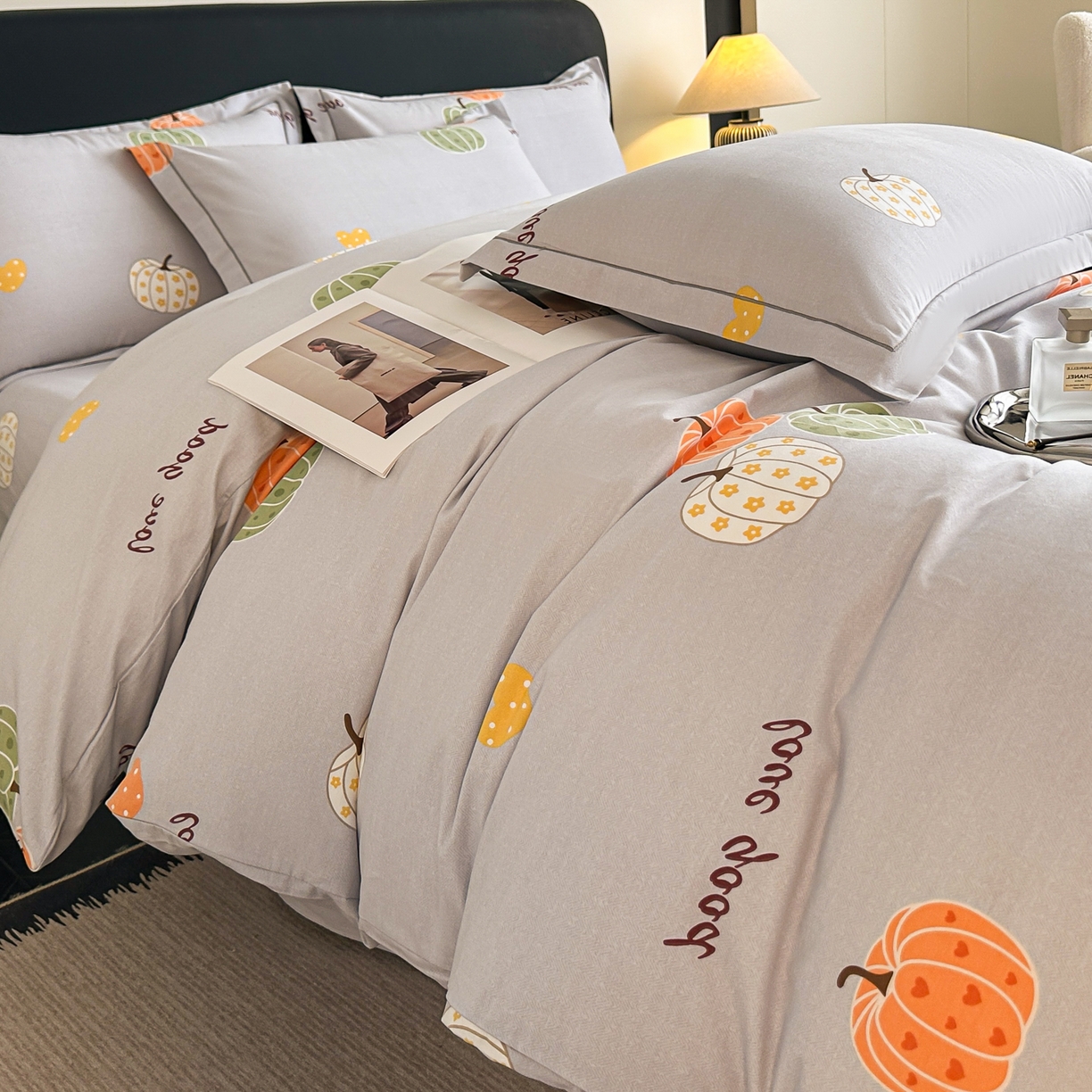 91家纺网 家纺一手货源 找家纺 磨毛世家家纺 2025新款生态四件套 南瓜甜心-灰