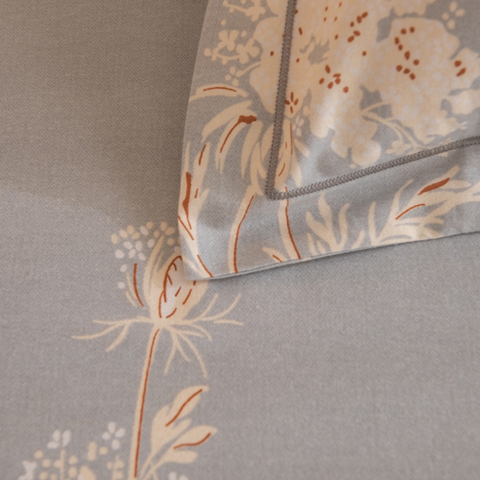 91家纺网 家纺一手货源 找家纺 磨毛世家家纺 2025新款生态四件套 浅笑嫣然-灰