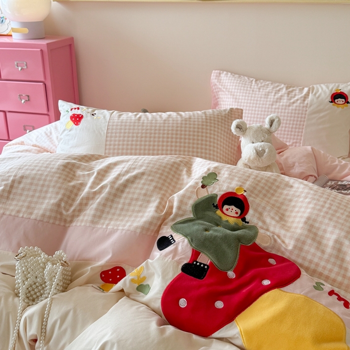 91家纺网 家纺一手货源 找家纺 柚子YOUTH 2025新款全棉纯棉工艺款13070贴布绣四件套 蘑菇女孩