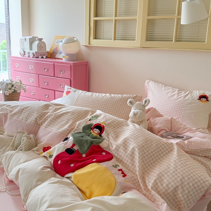 91家纺网 家纺一手货源 找家纺 柚子YOUTH 2025新款全棉纯棉工艺款13070贴布绣四件套 蘑菇女孩