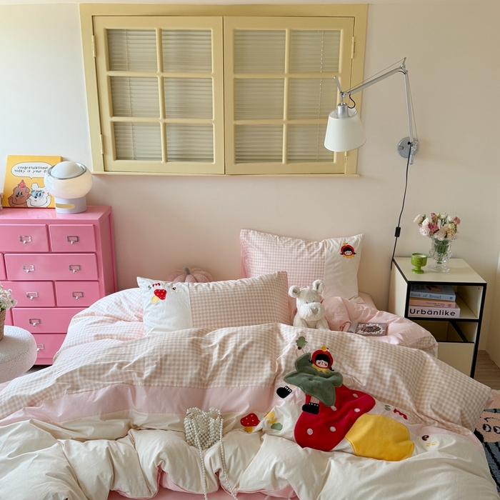 91家纺网 家纺一手货源 找家纺 柚子YOUTH 2025新款全棉纯棉工艺款13070贴布绣四件套 蘑菇女孩