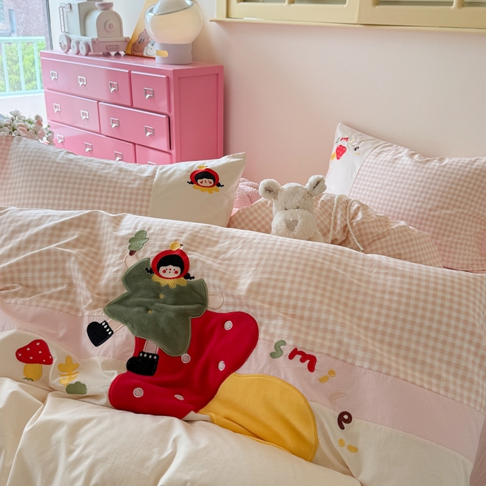 91家纺网 家纺一手货源 找家纺 柚子YOUTH 2025新款全棉纯棉工艺款13070贴布绣四件套 蘑菇女孩