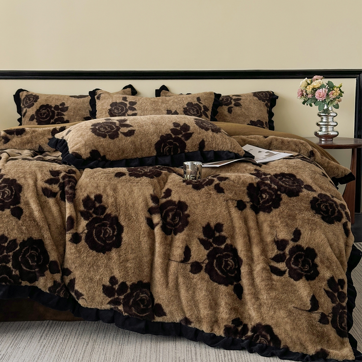 91家纺网 家纺一手货源 找家纺 金艾草 2025新款兔毛法式床单款四件套 盛放咖