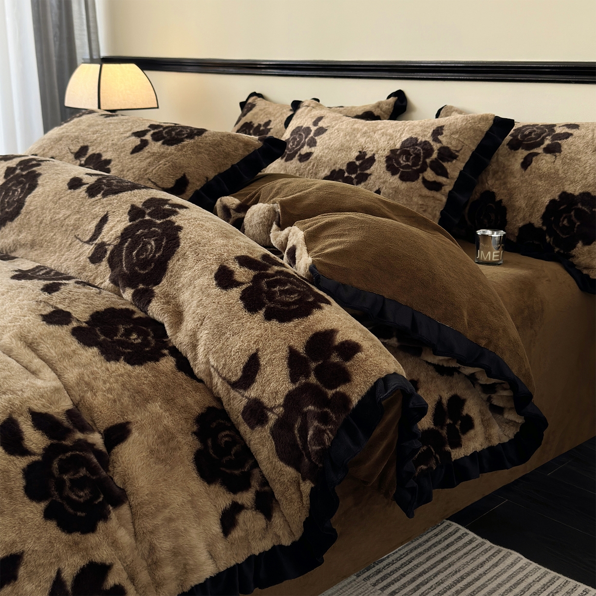 91家纺网 家纺一手货源 找家纺 金艾草 2025新款兔毛法式床单款四件套 盛放咖