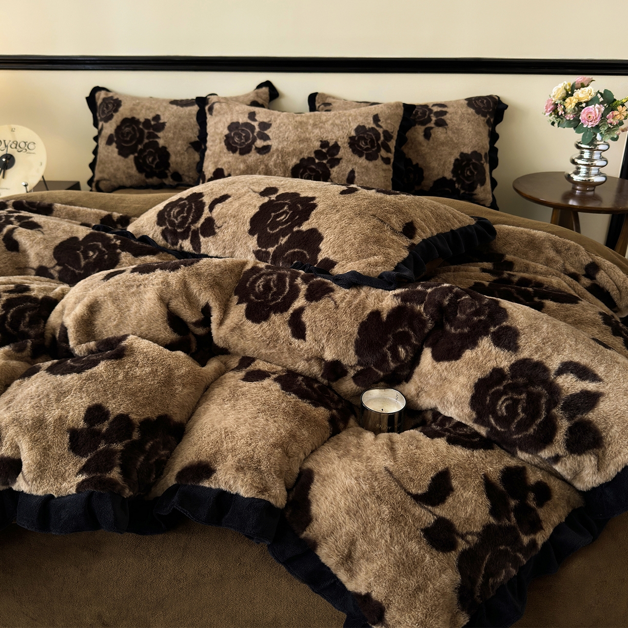 91家纺网 家纺一手货源 找家纺 金艾草 2025新款兔毛法式床单款四件套 盛放咖