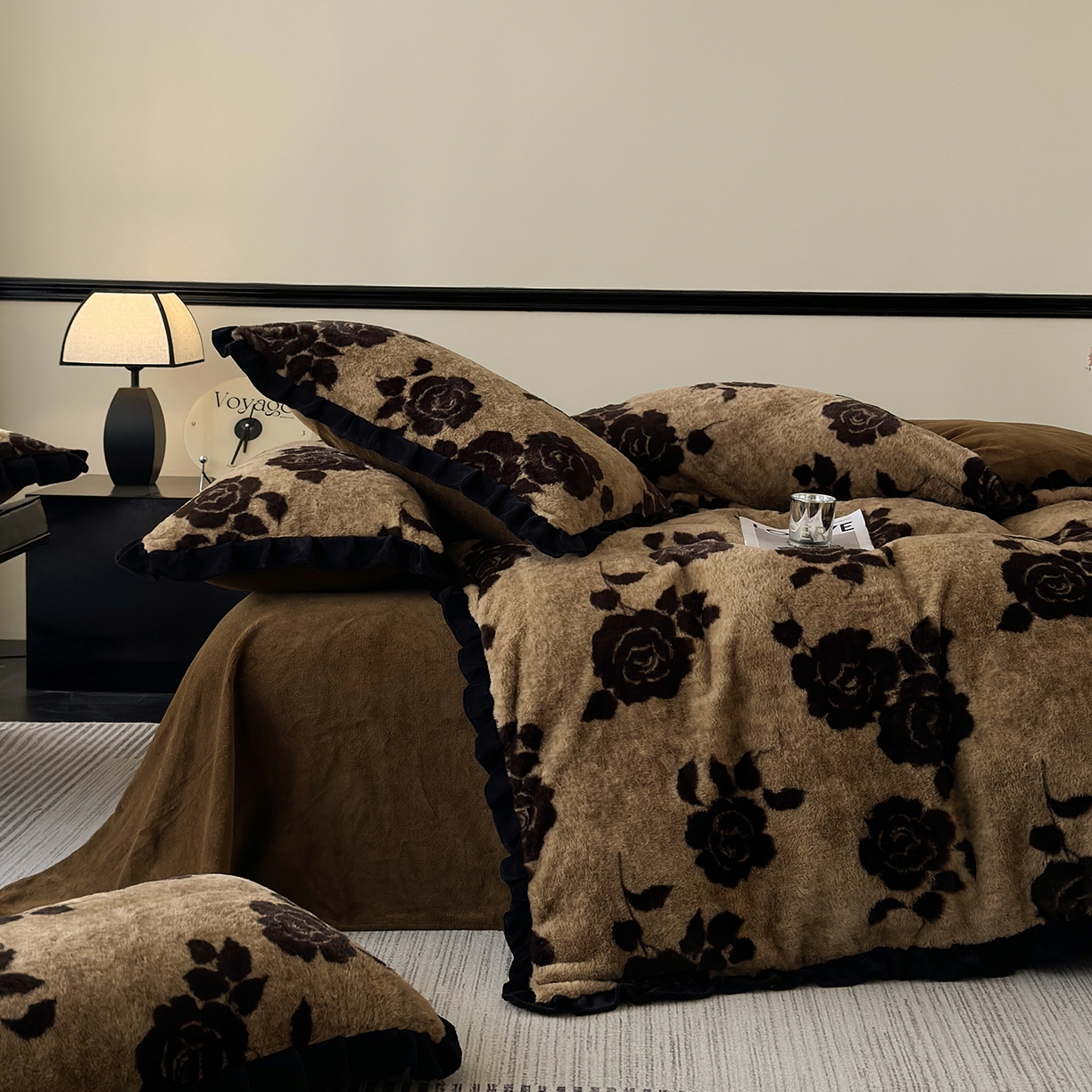 91家纺网 家纺一手货源 找家纺 金艾草 2025新款兔毛法式床单款四件套 盛放咖