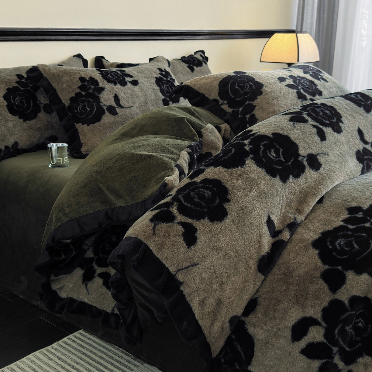 91家纺网 家纺一手货源 找家纺 金艾草 2025新款兔毛法式床单款四件套 盛放灰