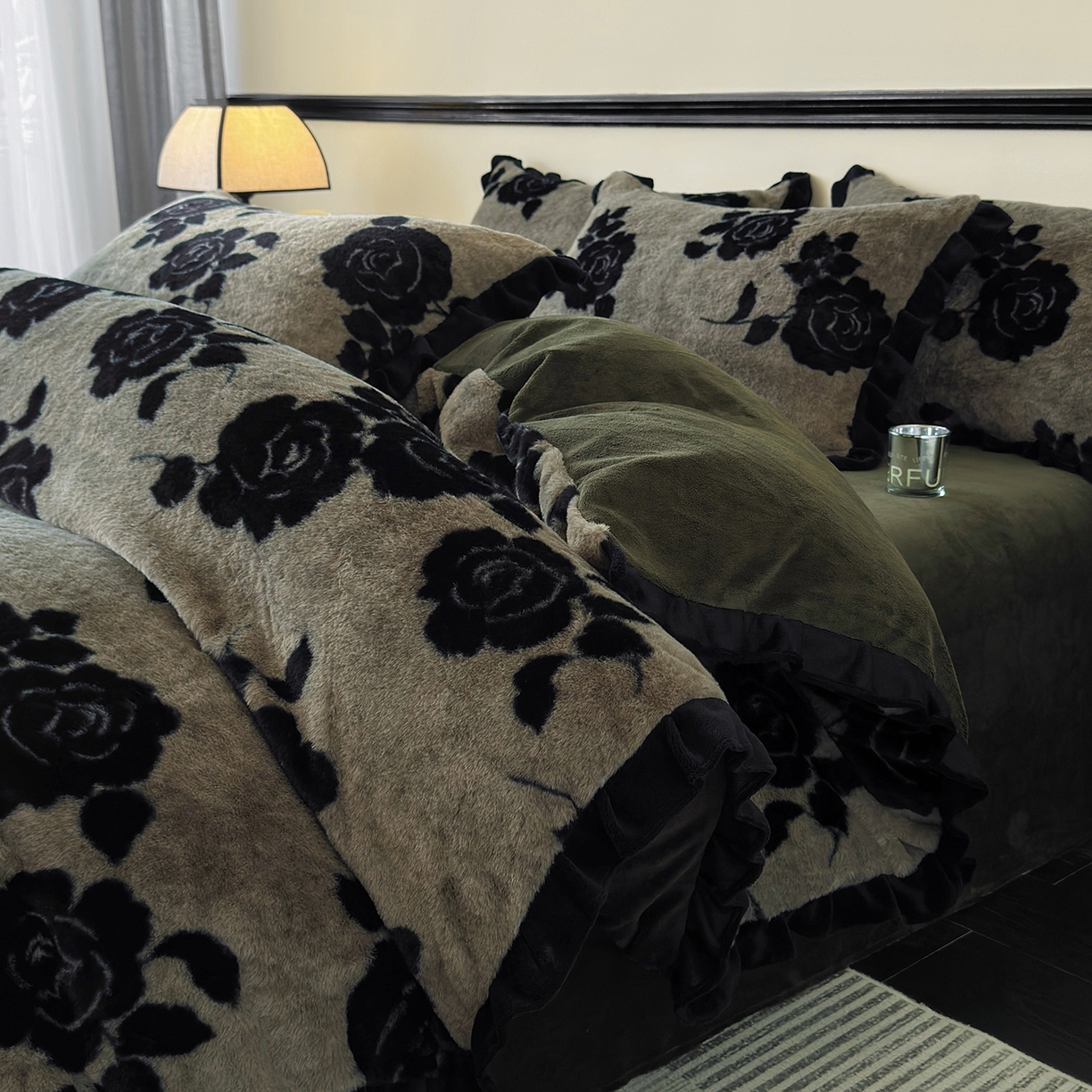 91家纺网 家纺一手货源 找家纺 金艾草 2025新款兔毛法式床单款四件套 盛放灰