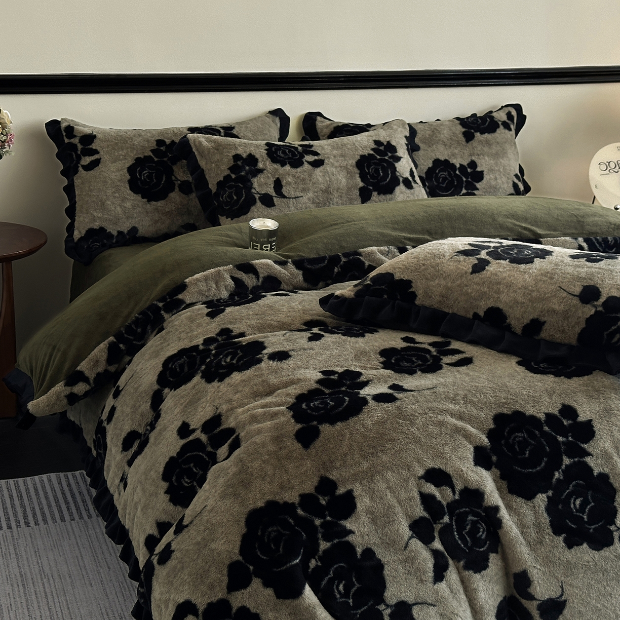 91家纺网 家纺一手货源 找家纺 金艾草 2025新款兔毛法式床单款四件套 盛放灰