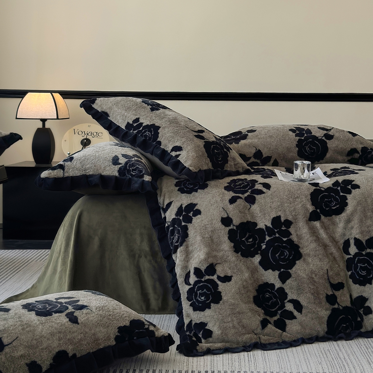 91家纺网 家纺一手货源 找家纺 金艾草 2025新款兔毛法式床单款四件套 盛放灰