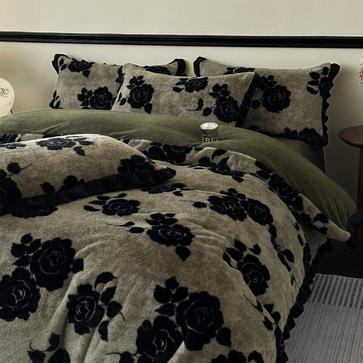 91家纺网 家纺一手货源 找家纺 金艾草 2025新款兔毛法式床单款四件套 盛放灰