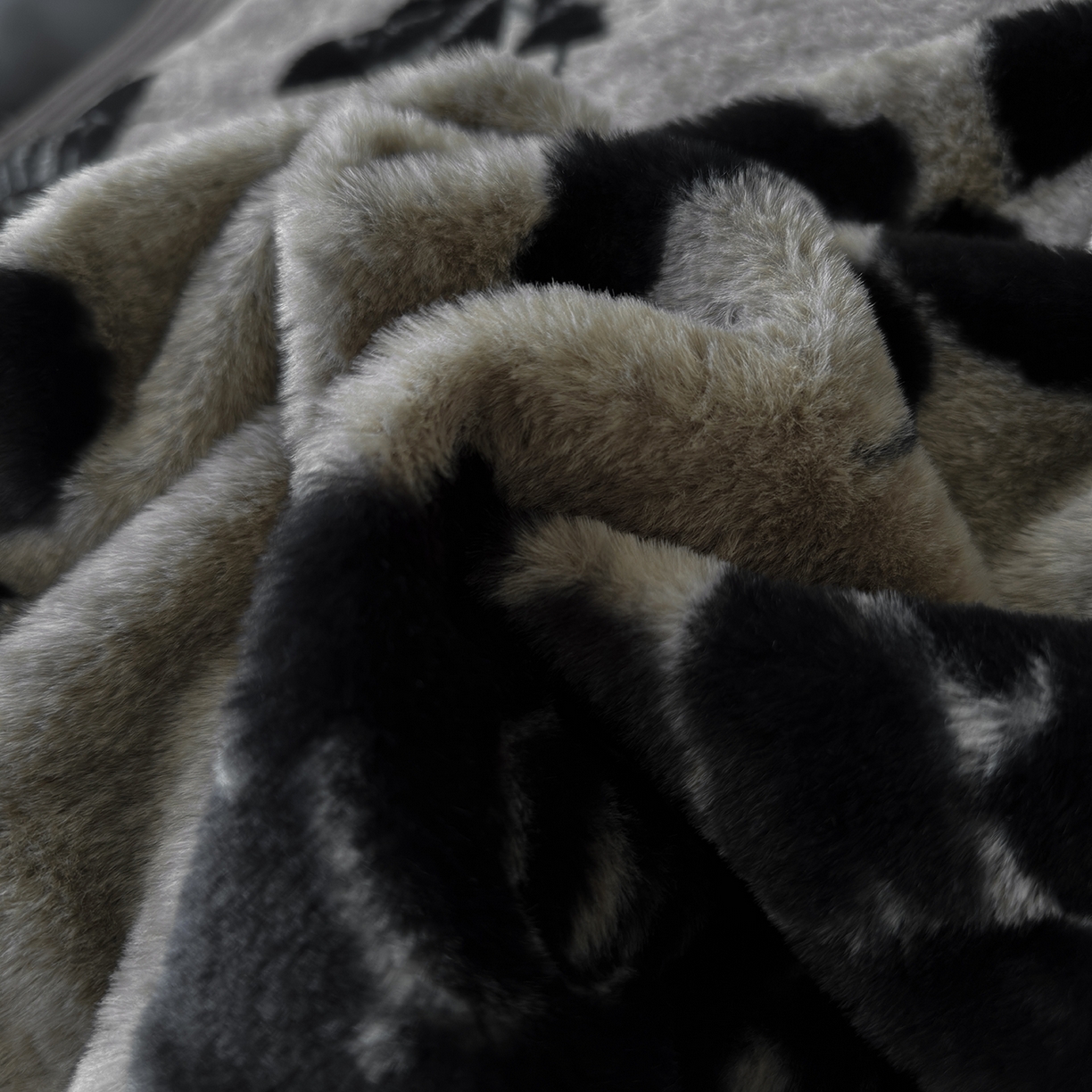 91家纺网 家纺一手货源 找家纺 金艾草 2025新款兔毛法式床单款四件套 盛放灰