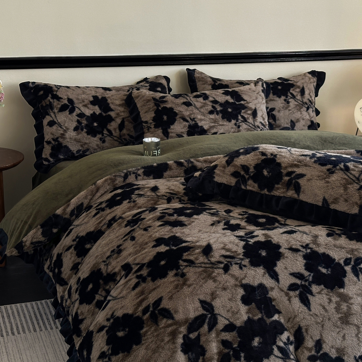 91家纺网 家纺一手货源 找家纺 金艾草 2025新款兔毛法式床单款四件套 简爱