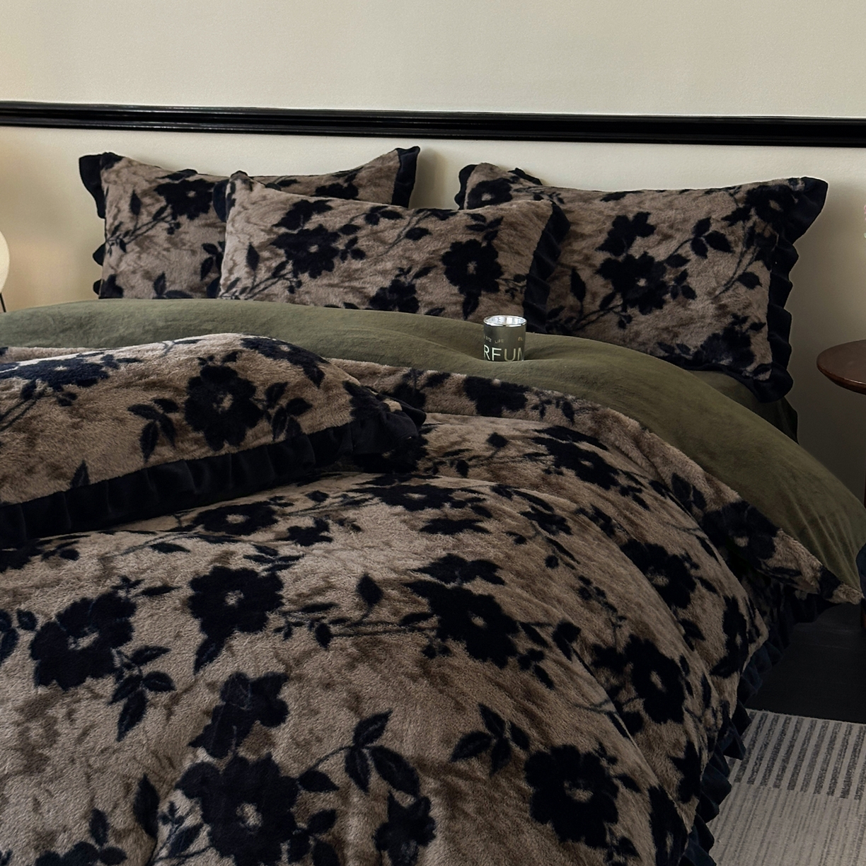 91家纺网 家纺一手货源 找家纺 金艾草 2025新款兔毛法式床单款四件套 简爱