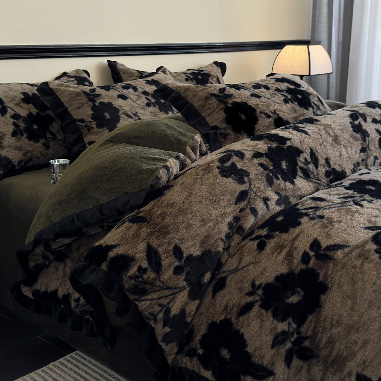 91家纺网 家纺一手货源 找家纺 金艾草 2025新款兔毛法式床单款四件套 简爱