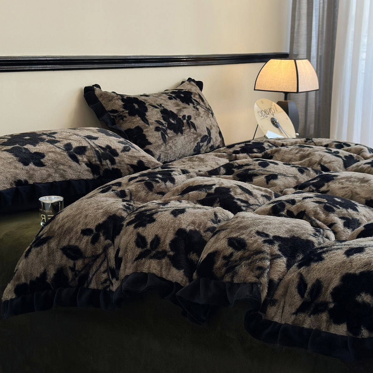 91家纺网 家纺一手货源 找家纺 金艾草 2025新款兔毛法式床单款四件套 简爱