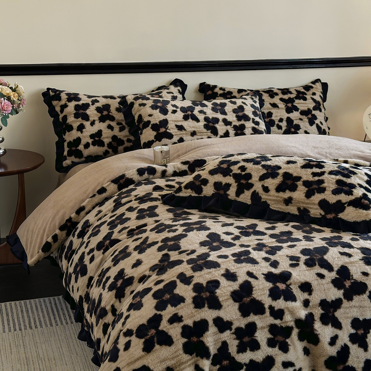 91家纺网 家纺一手货源 找家纺 金艾草 2025新款兔毛法式床单款四件套 蝴蝶