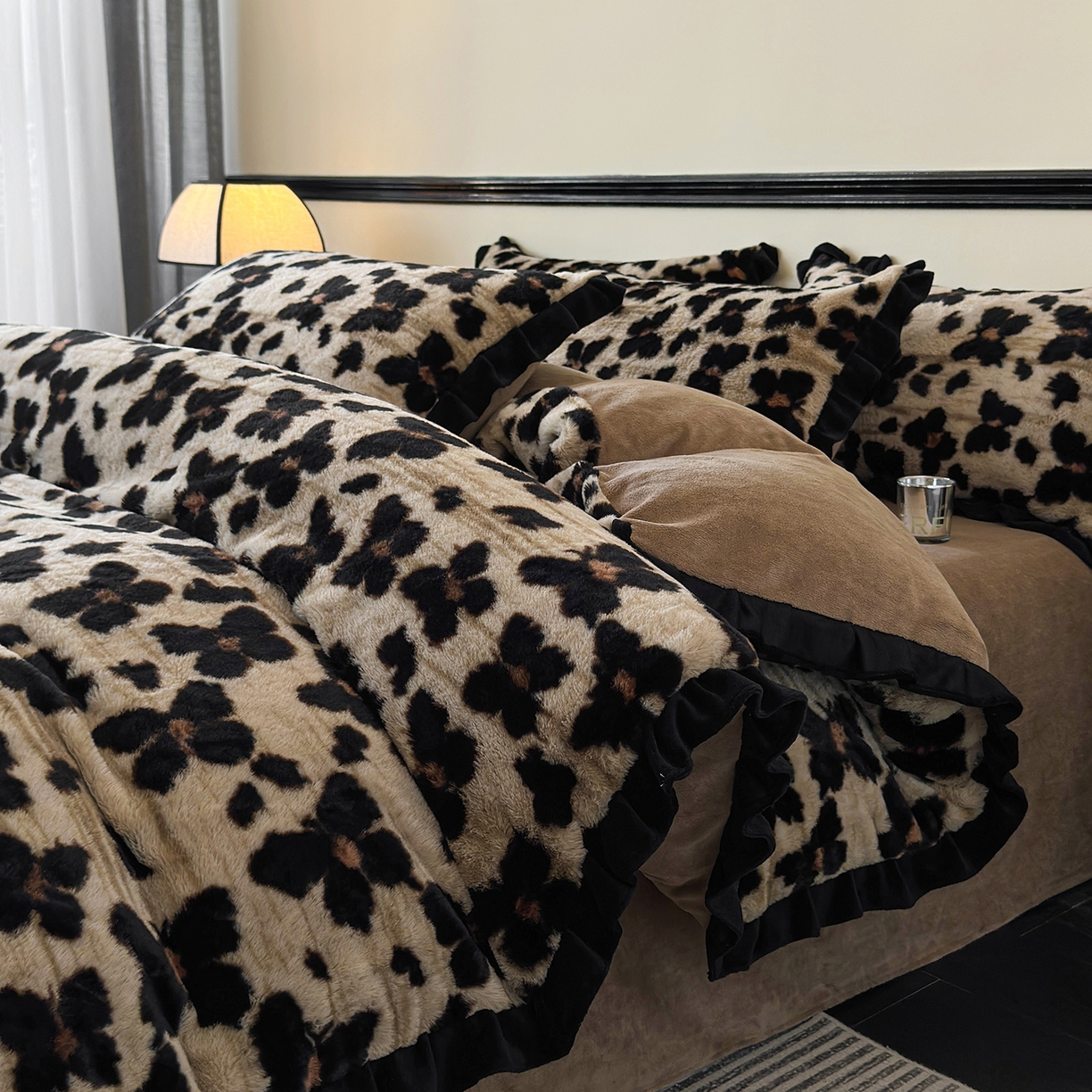 91家纺网 家纺一手货源 找家纺 金艾草 2025新款兔毛法式床单款四件套 蝴蝶