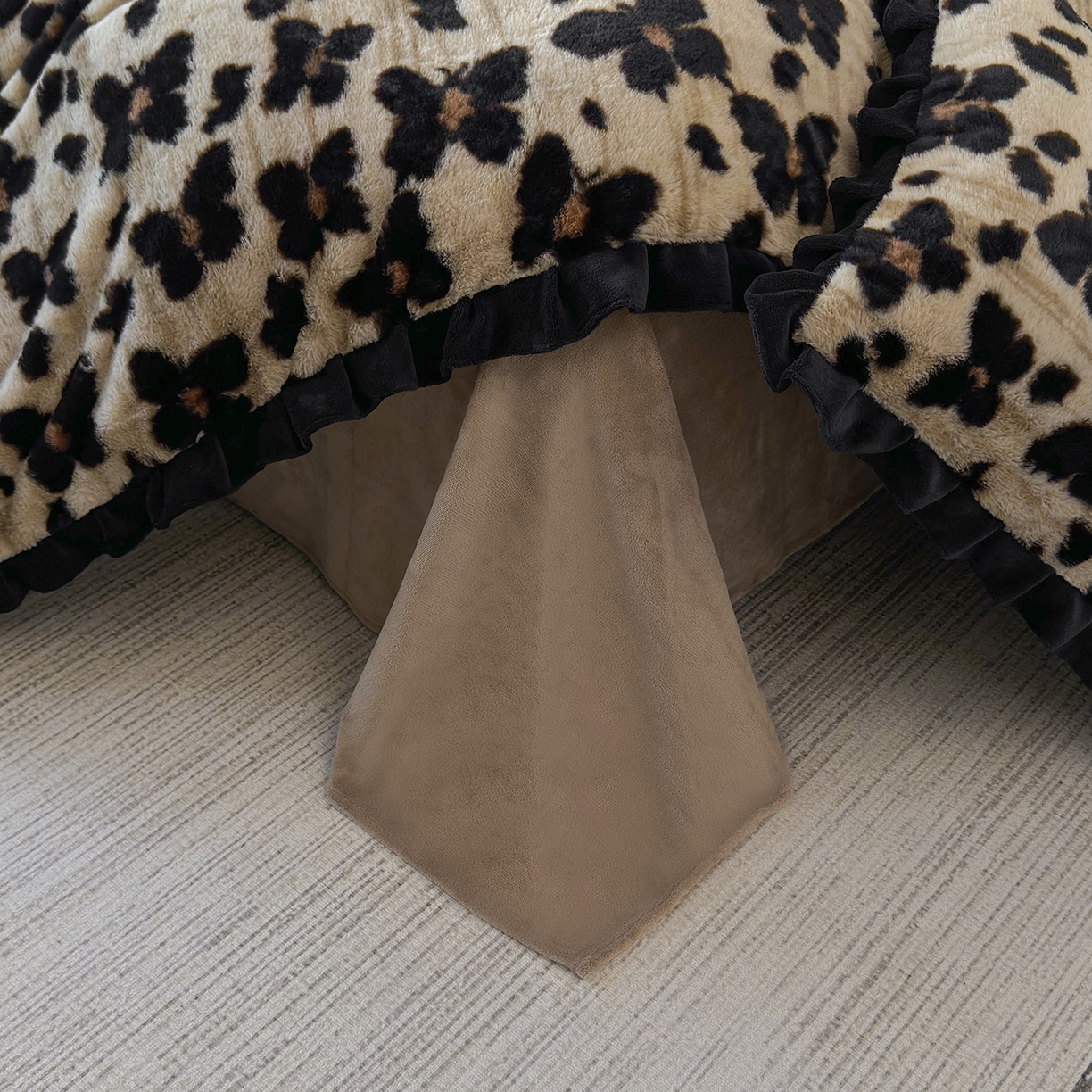 91家纺网 家纺一手货源 找家纺 金艾草 2025新款兔毛法式床单款四件套 蝴蝶