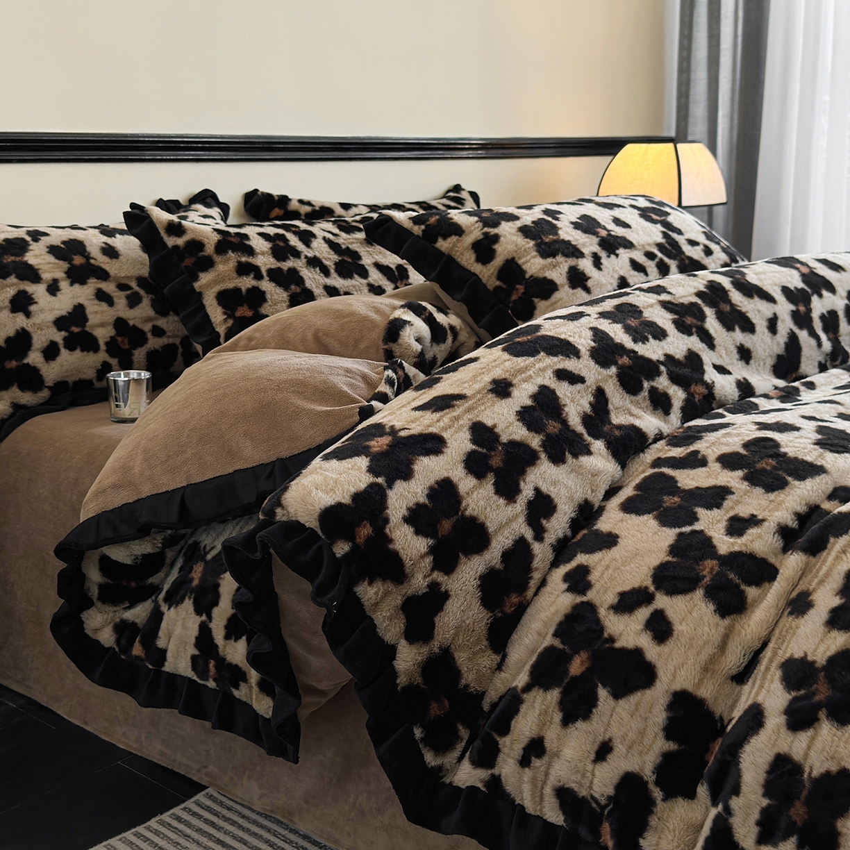 91家纺网 家纺一手货源 找家纺 金艾草 2025新款兔毛法式床单款四件套 蝴蝶