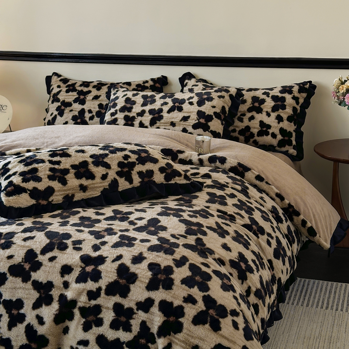 91家纺网 家纺一手货源 找家纺 金艾草 2025新款兔毛法式床单款四件套 蝴蝶