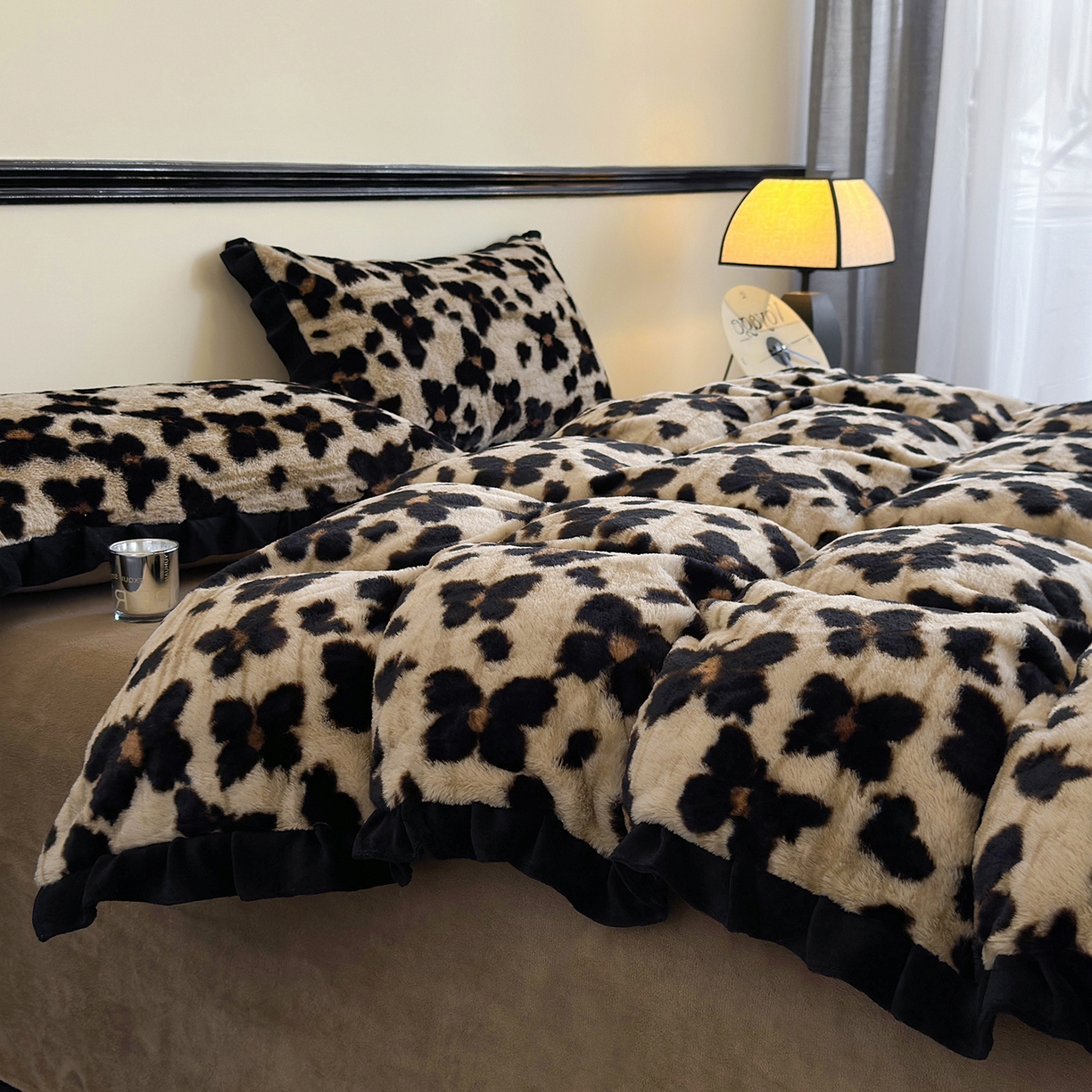 91家纺网 家纺一手货源 找家纺 金艾草 2025新款兔毛法式床单款四件套 蝴蝶