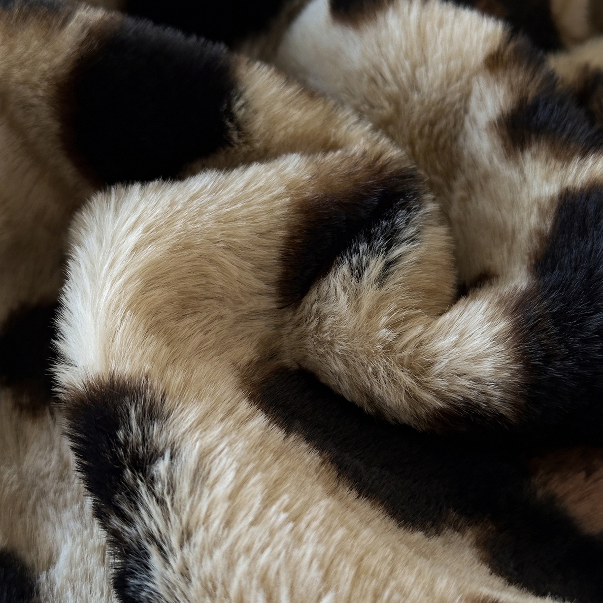 91家纺网 家纺一手货源 找家纺 金艾草 2025新款兔毛法式床单款四件套 蝴蝶