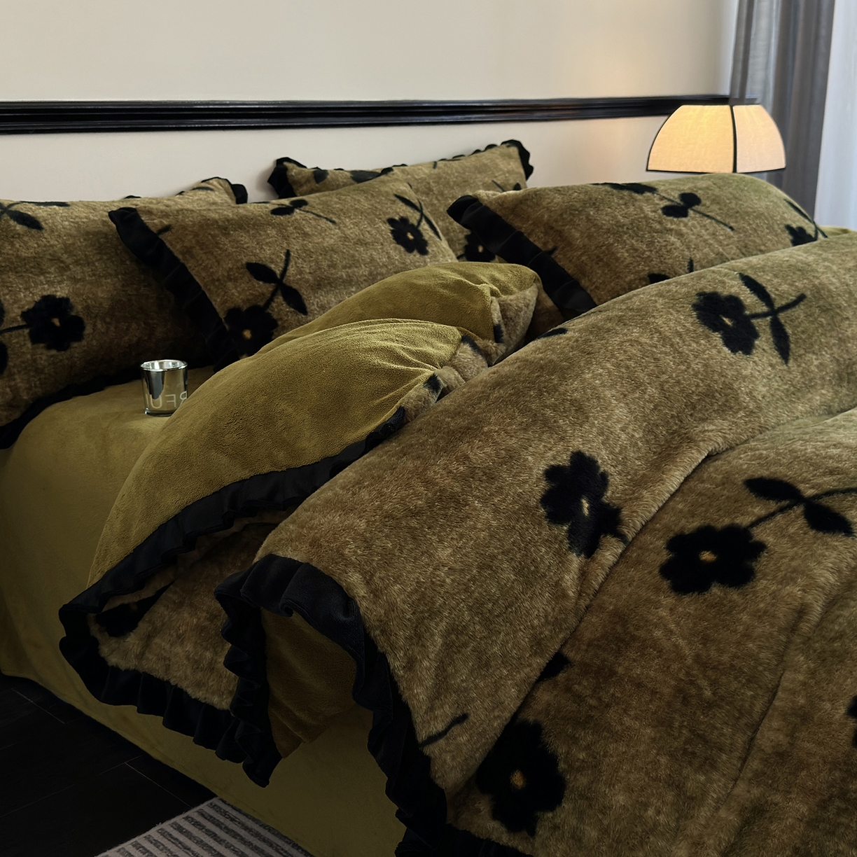 91家纺网 家纺一手货源 找家纺 金艾草 2025新款兔毛法式床单款四件套 繁花咖