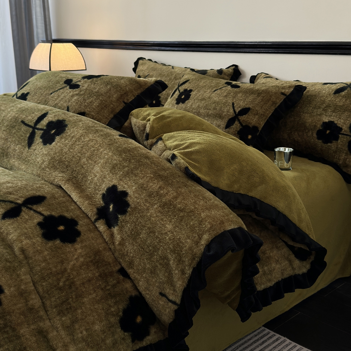 91家纺网 家纺一手货源 找家纺 金艾草 2025新款兔毛法式床单款四件套 繁花咖