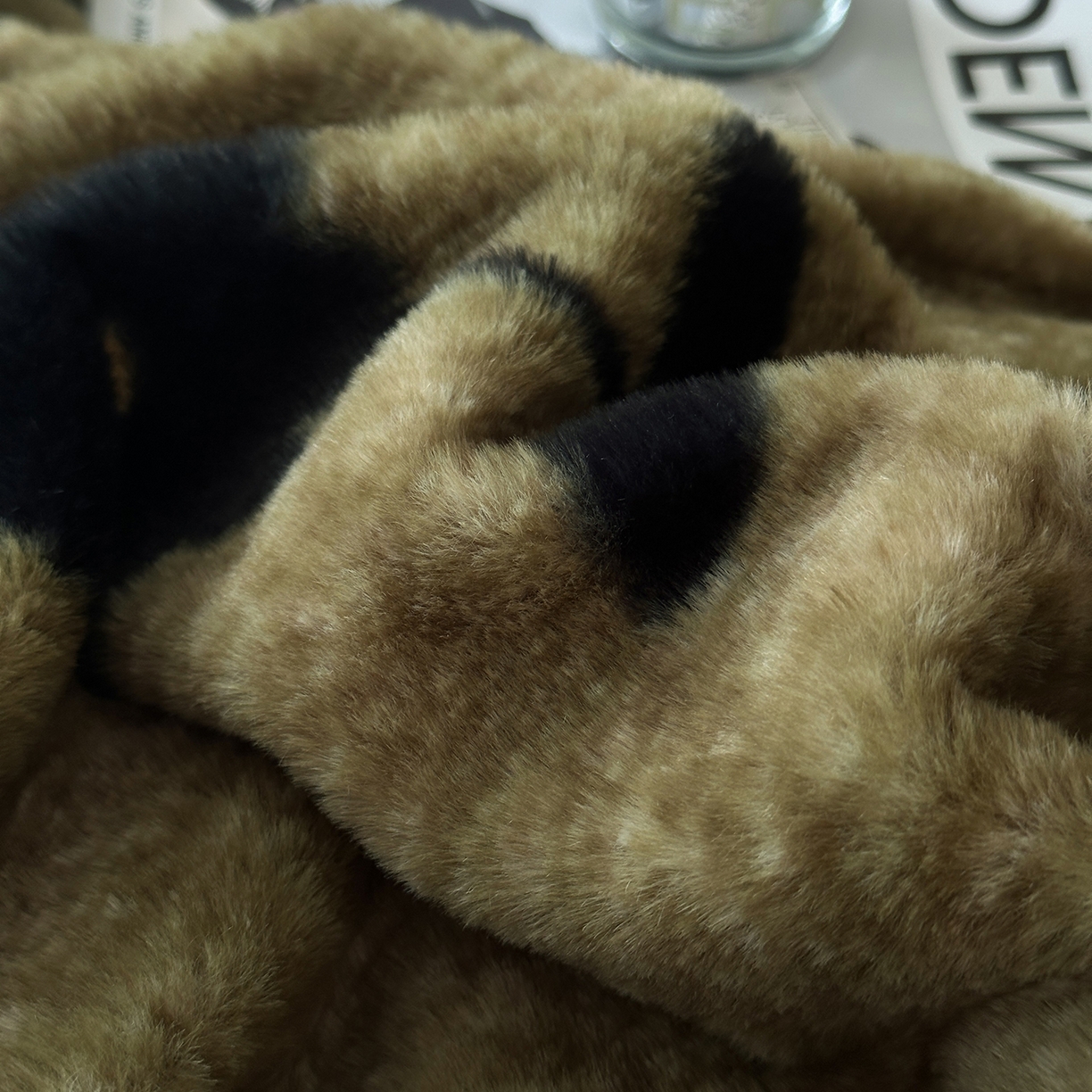 91家纺网 家纺一手货源 找家纺 金艾草 2025新款兔毛法式床单款四件套 繁花咖