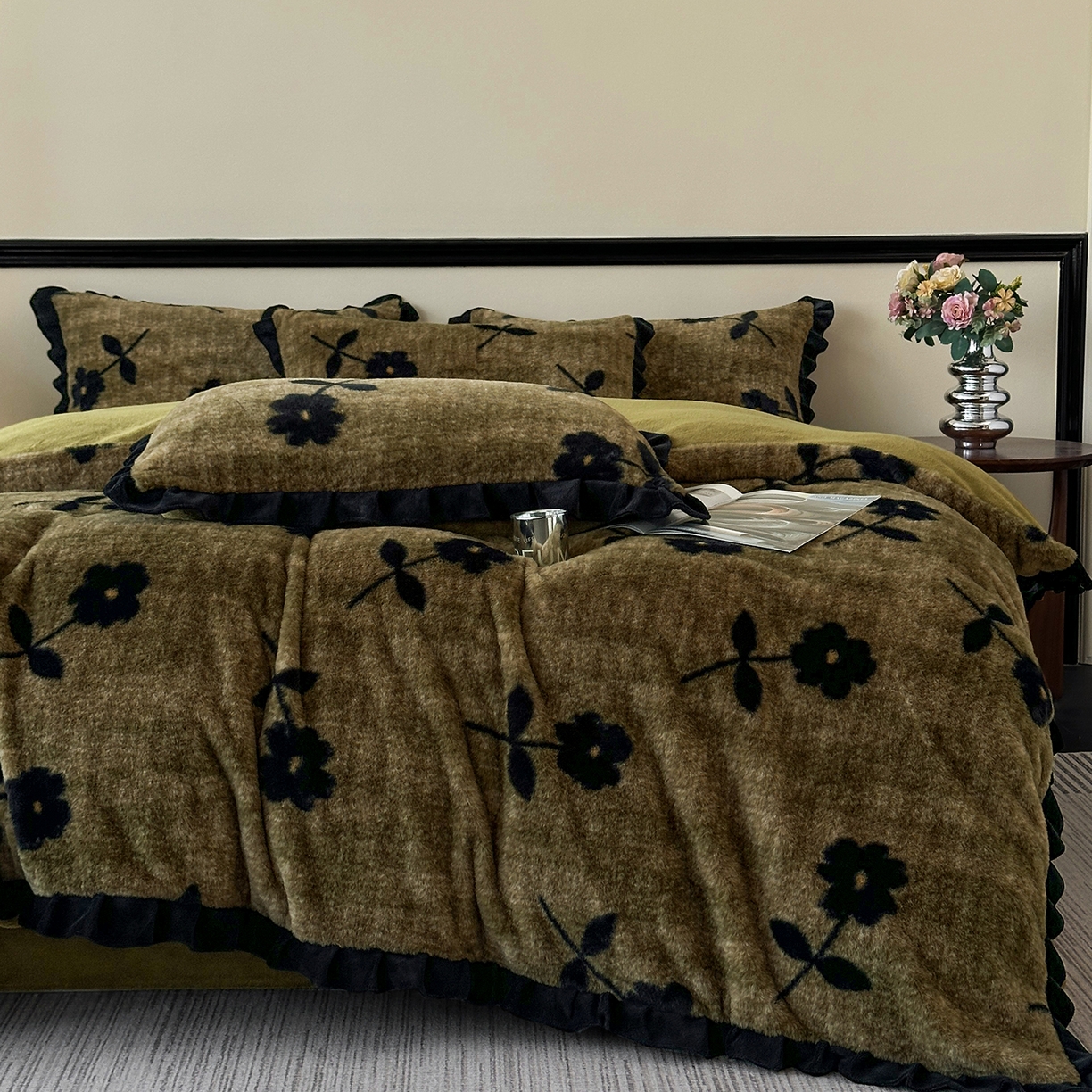 91家纺网 家纺一手货源 找家纺 金艾草 2025新款兔毛法式床单款四件套 繁花咖