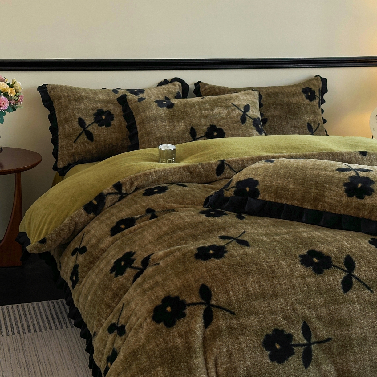 91家纺网 家纺一手货源 找家纺 金艾草 2025新款兔毛法式床单款四件套 繁花咖