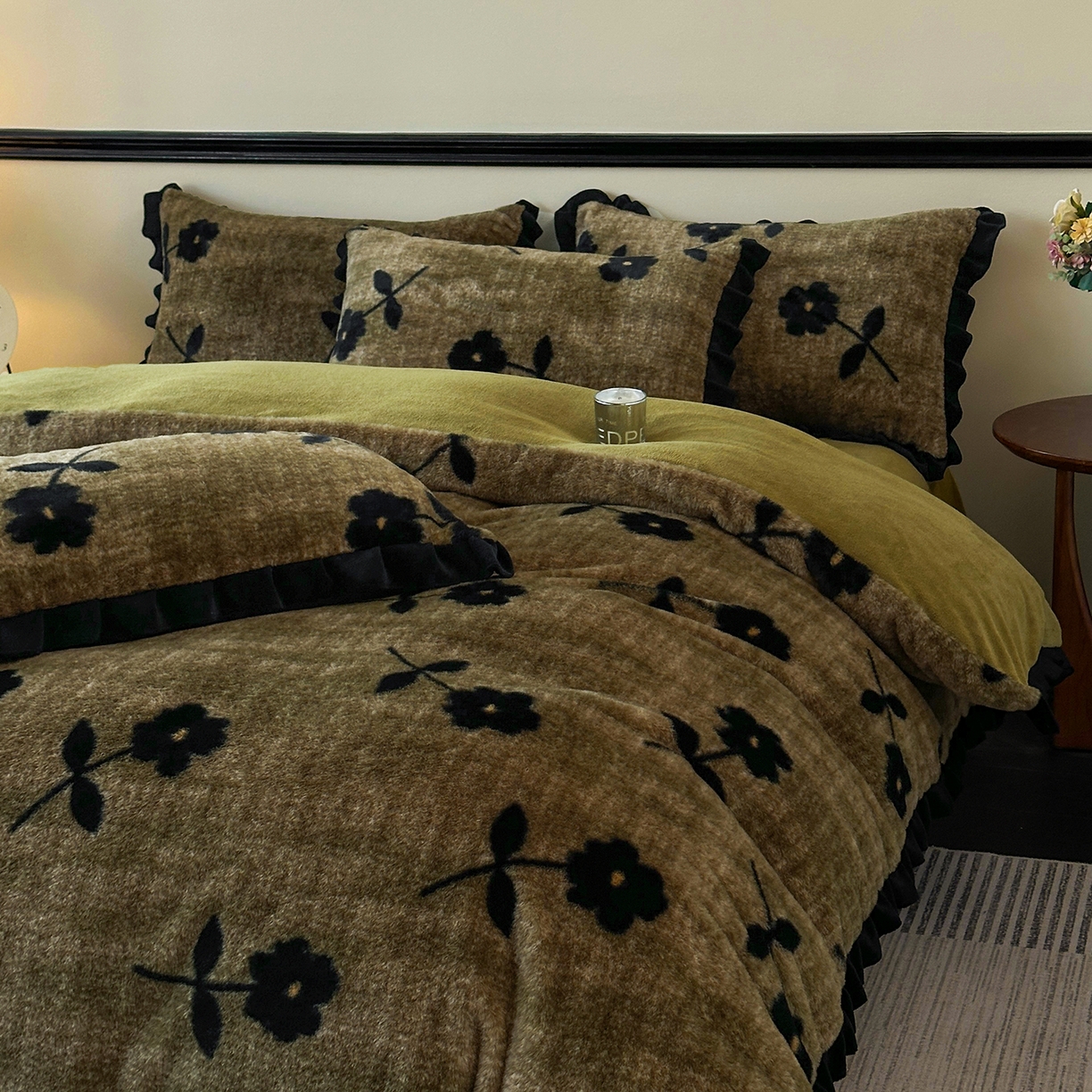 91家纺网 家纺一手货源 找家纺 金艾草 2025新款兔毛法式床单款四件套 繁花咖