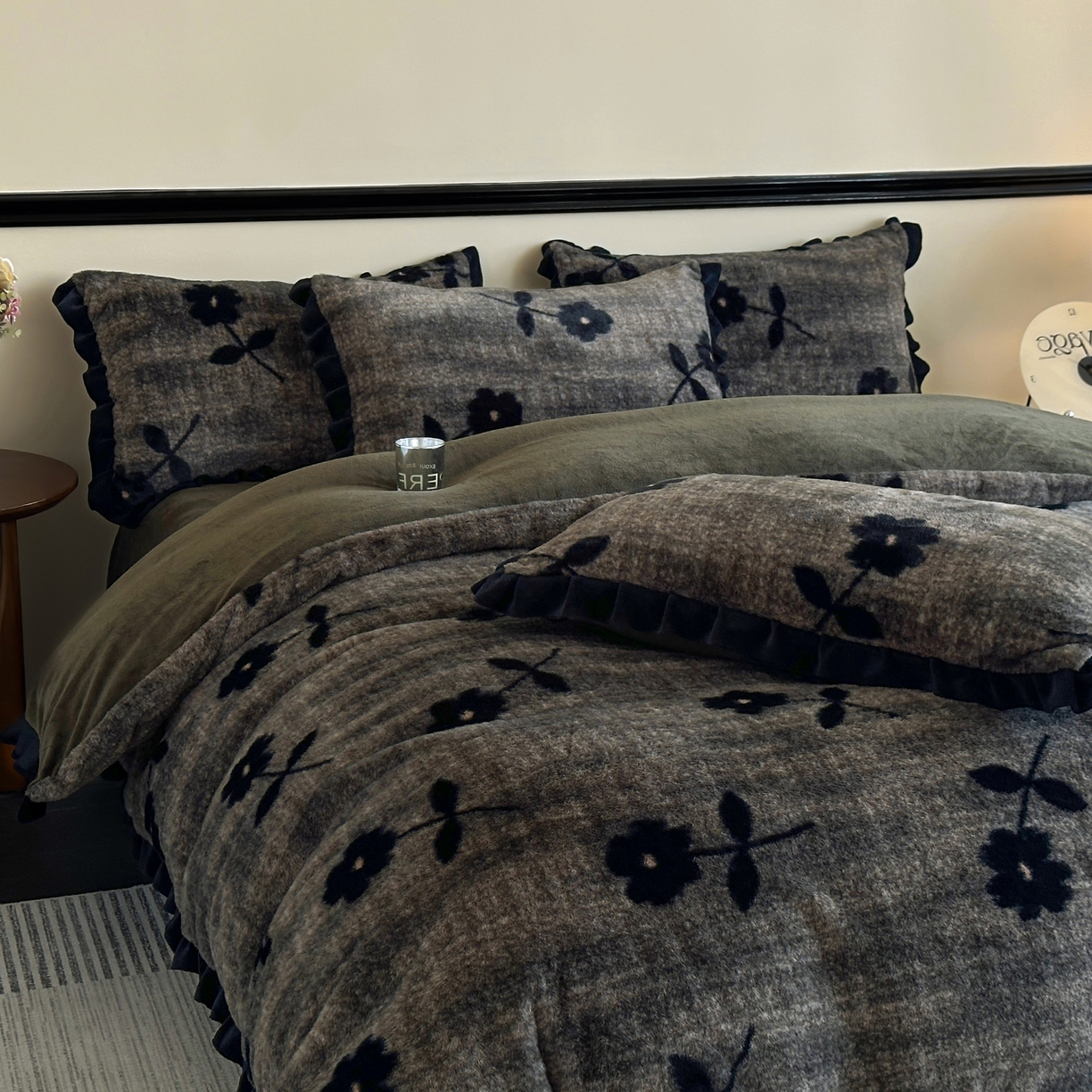 91家纺网 家纺一手货源 找家纺 金艾草 2025新款兔毛法式床单款四件套 繁花灰