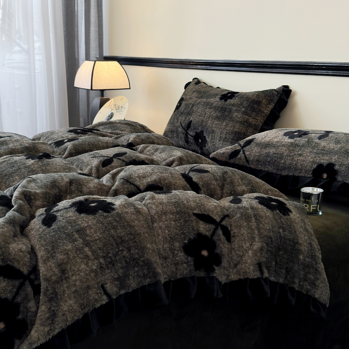 91家纺网 家纺一手货源 找家纺 金艾草 2025新款兔毛法式床单款四件套 繁花灰