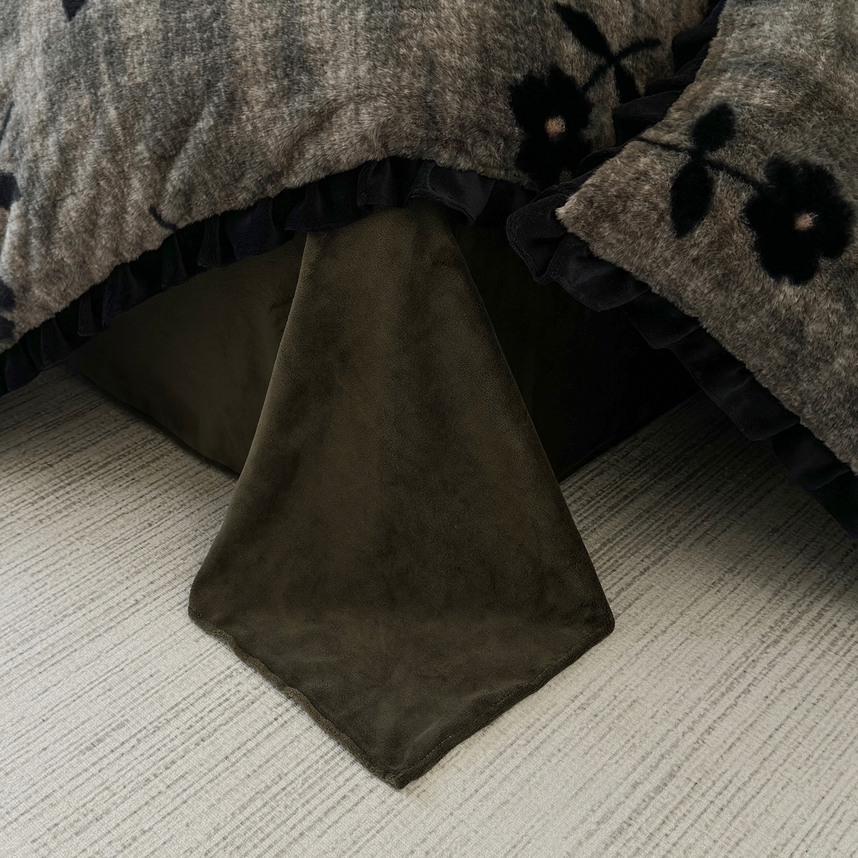 91家纺网 家纺一手货源 找家纺 金艾草 2025新款兔毛法式床单款四件套 繁花灰