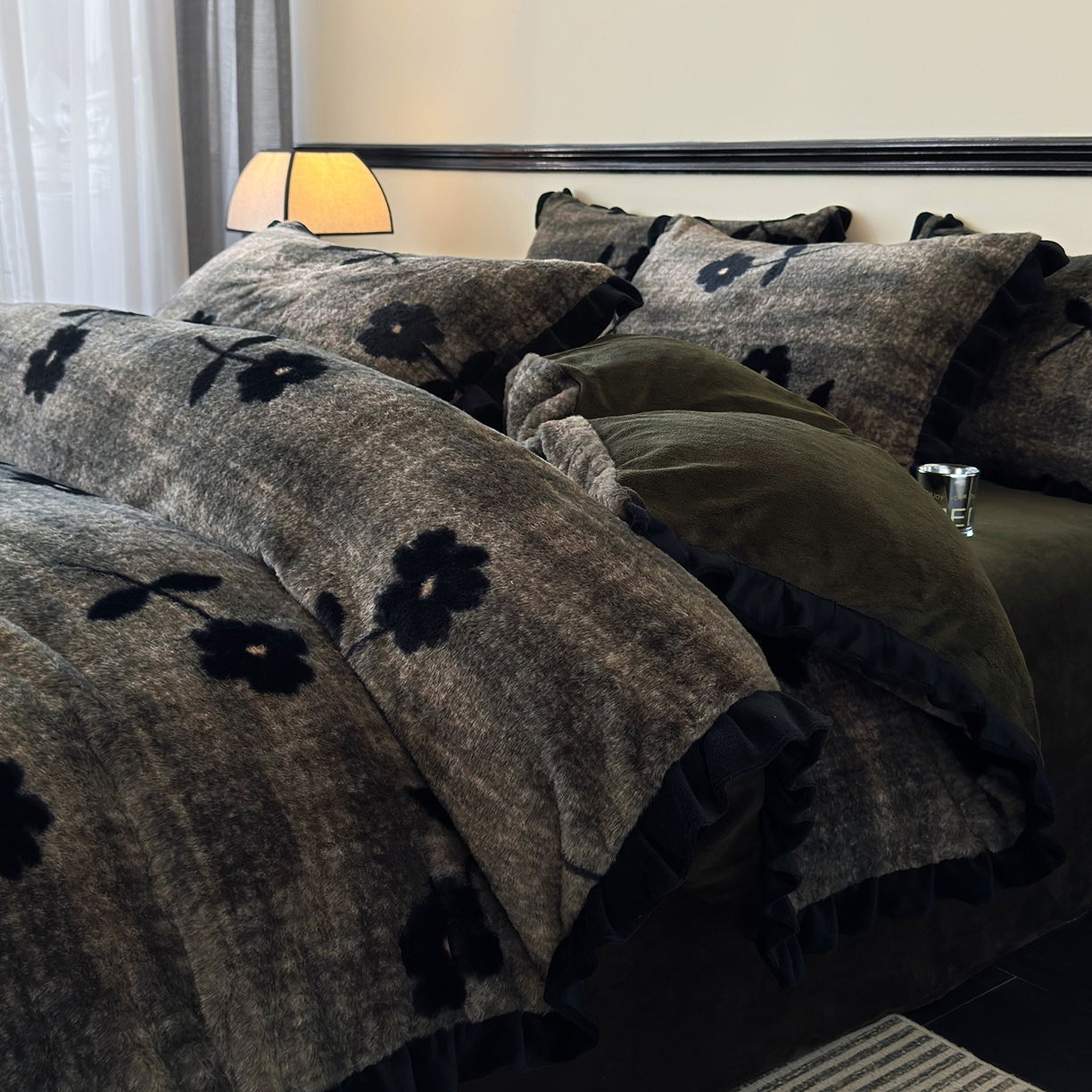 91家纺网 家纺一手货源 找家纺 金艾草 2025新款兔毛法式床单款四件套 繁花灰