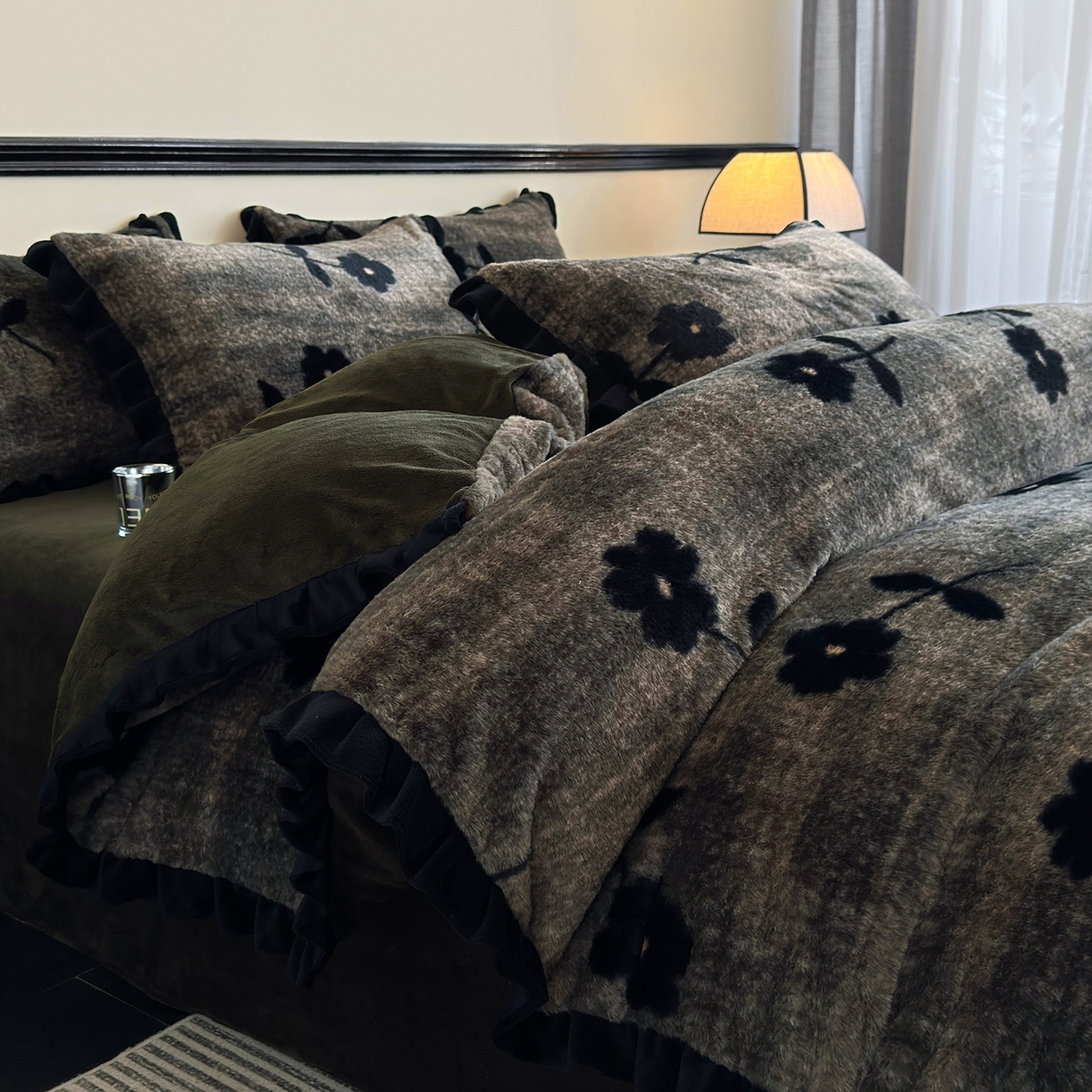 91家纺网 家纺一手货源 找家纺 金艾草 2025新款兔毛法式床单款四件套 繁花灰