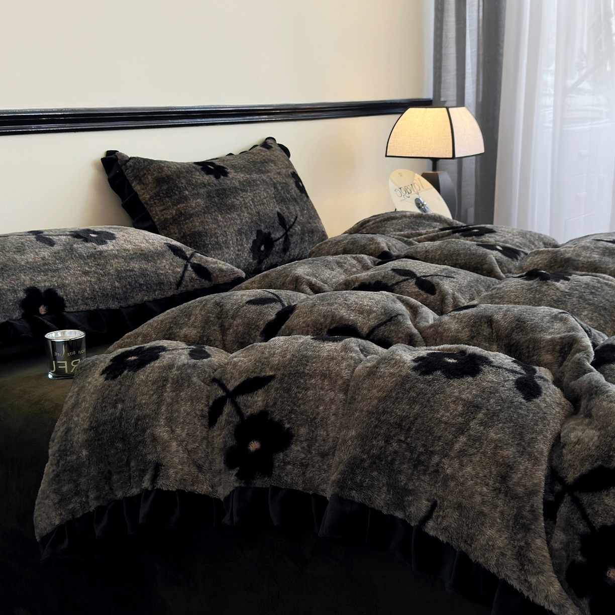 91家纺网 家纺一手货源 找家纺 金艾草 2025新款兔毛法式床单款四件套 繁花灰